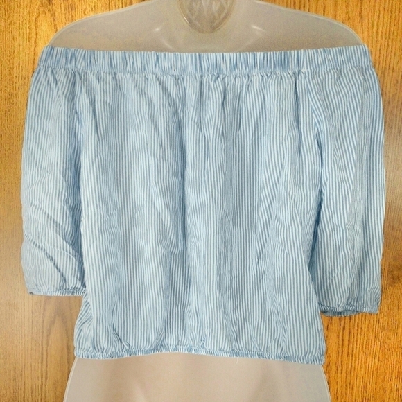 Ambiance Sear Sucker Off the Shoulder Blur Crop Top - Picture 3 of 6